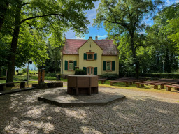 Maria Einsiedel
 Hero